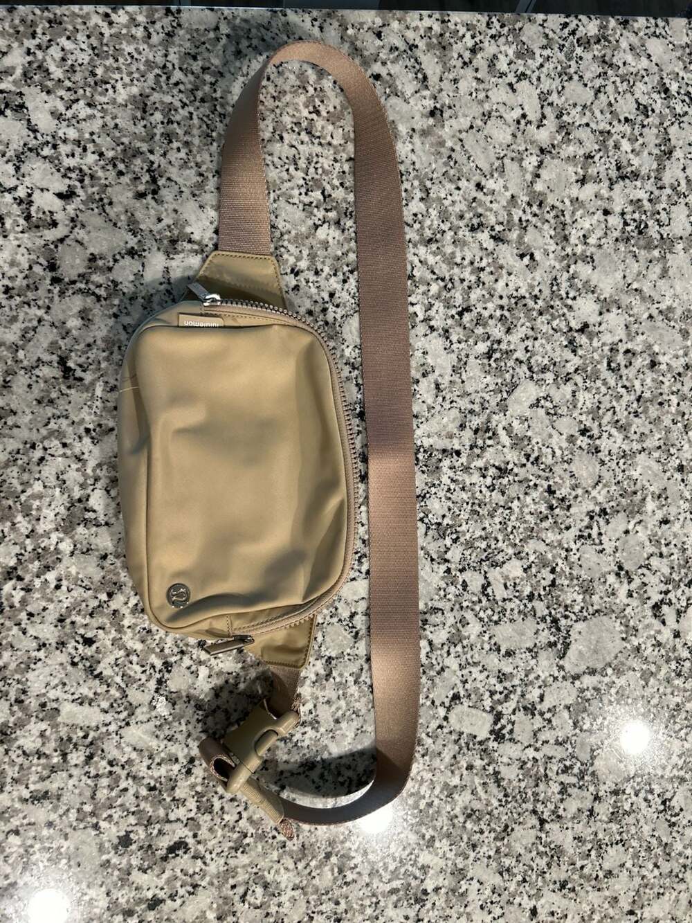 Lululemon Everywhere Belt Bag 1L in Trench